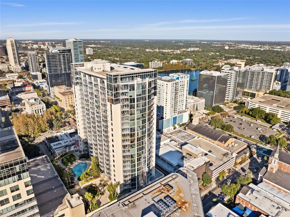 For Sale: $549,000 (2 beds, 2 baths, 1212 Square Feet)