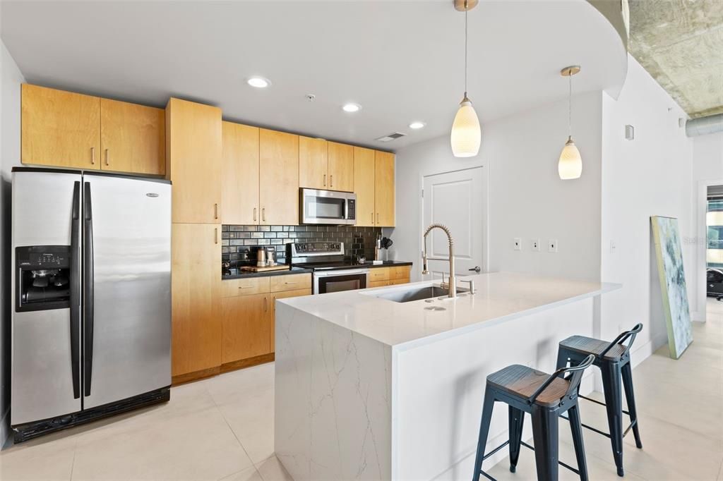 For Sale: $549,000 (2 beds, 2 baths, 1212 Square Feet)