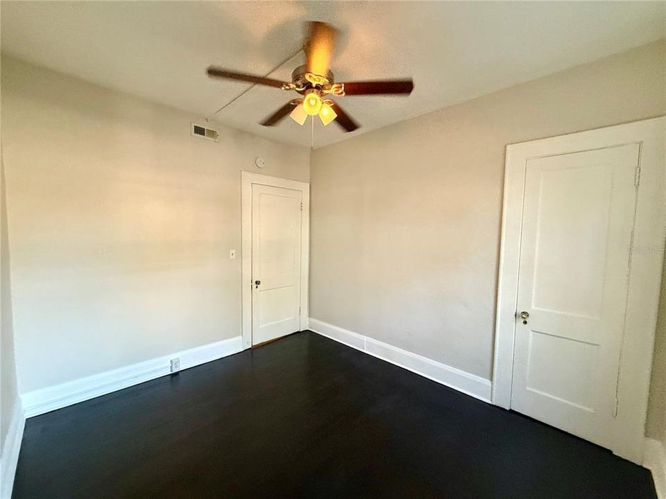 For Rent: $1,900 (2 beds, 1 baths, 950 Square Feet)