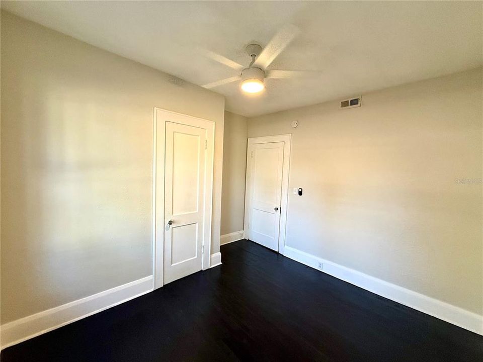 For Rent: $1,900 (2 beds, 1 baths, 950 Square Feet)