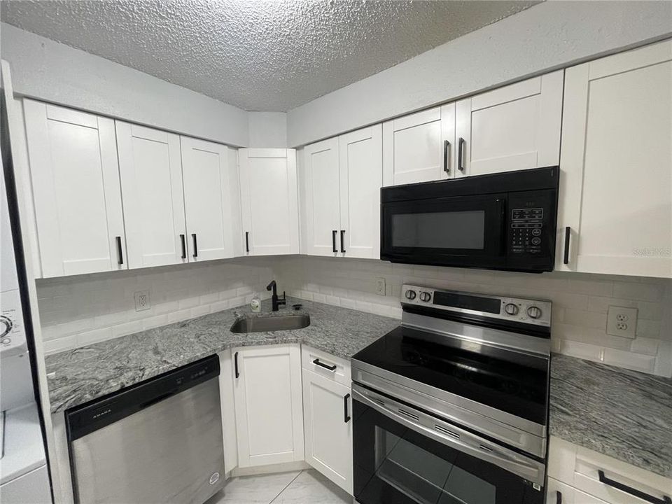 For Rent: $1,550 (1 beds, 1 baths, 650 Square Feet)