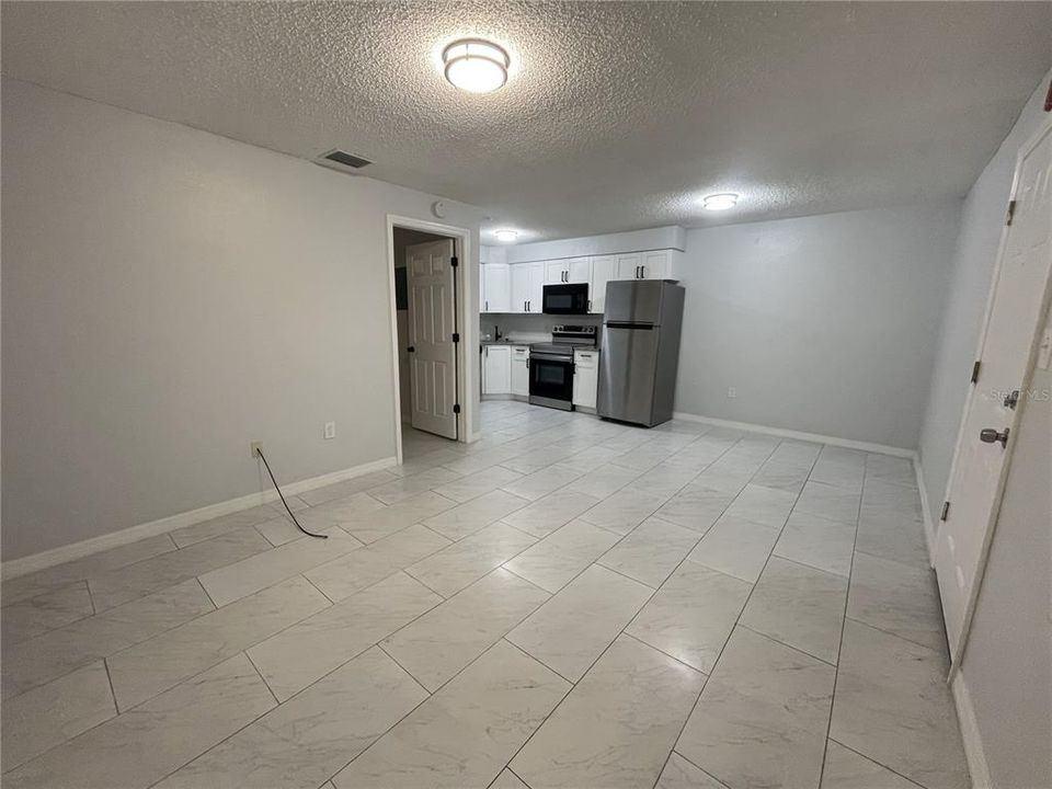 For Rent: $1,550 (1 beds, 1 baths, 650 Square Feet)