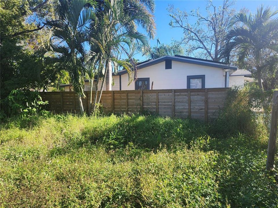 En Venta: $300,000 (0.26 acres)