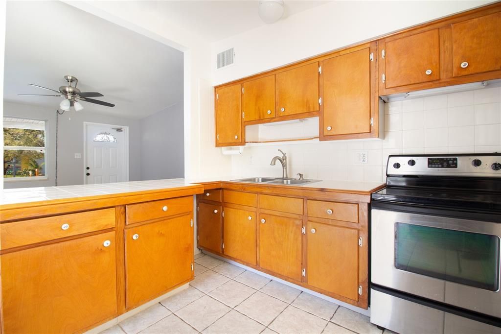 For Sale: $285,000 (3 beds, 1 baths, 1015 Square Feet)