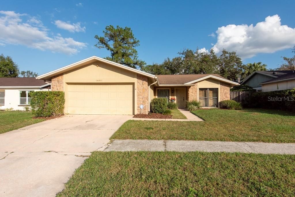 Active With Contract: $370,000 (3 beds, 2 baths, 1934 Square Feet)