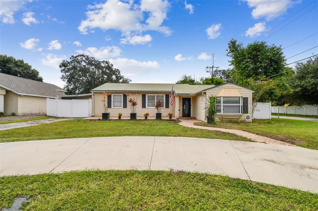 For Sale: $979,500 (4 beds, 2 baths, 2260 Square Feet)