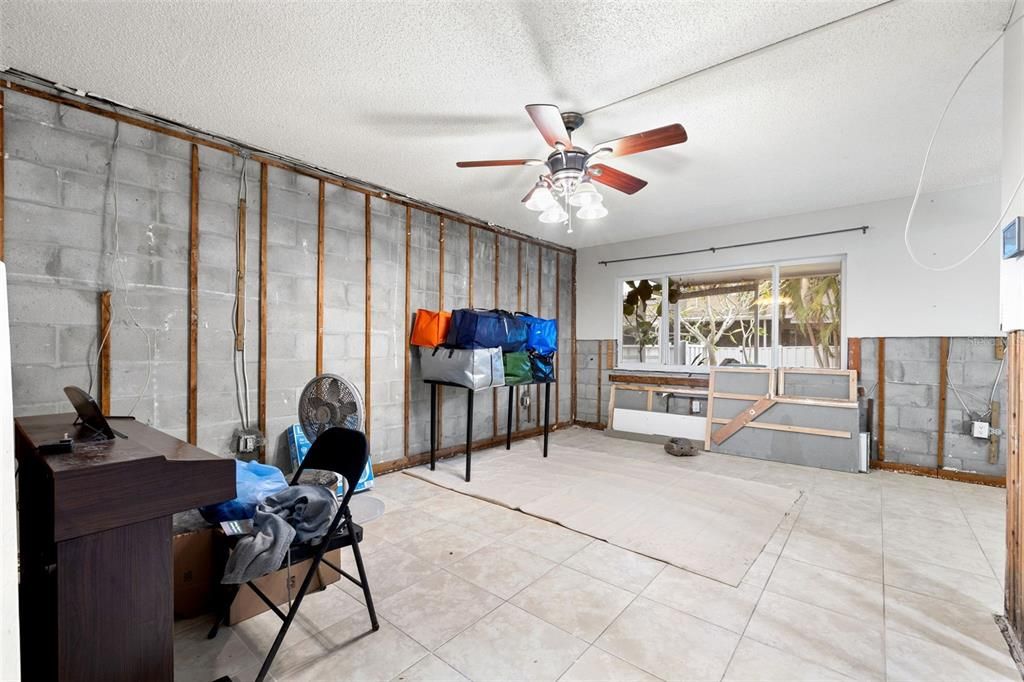 For Sale: $250,000 (4 beds, 2 baths, 1610 Square Feet)