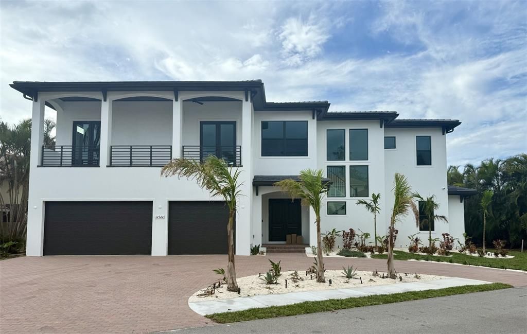 Recently Sold: $1,938,666 (6 beds, 4 baths, 6242 Square Feet)