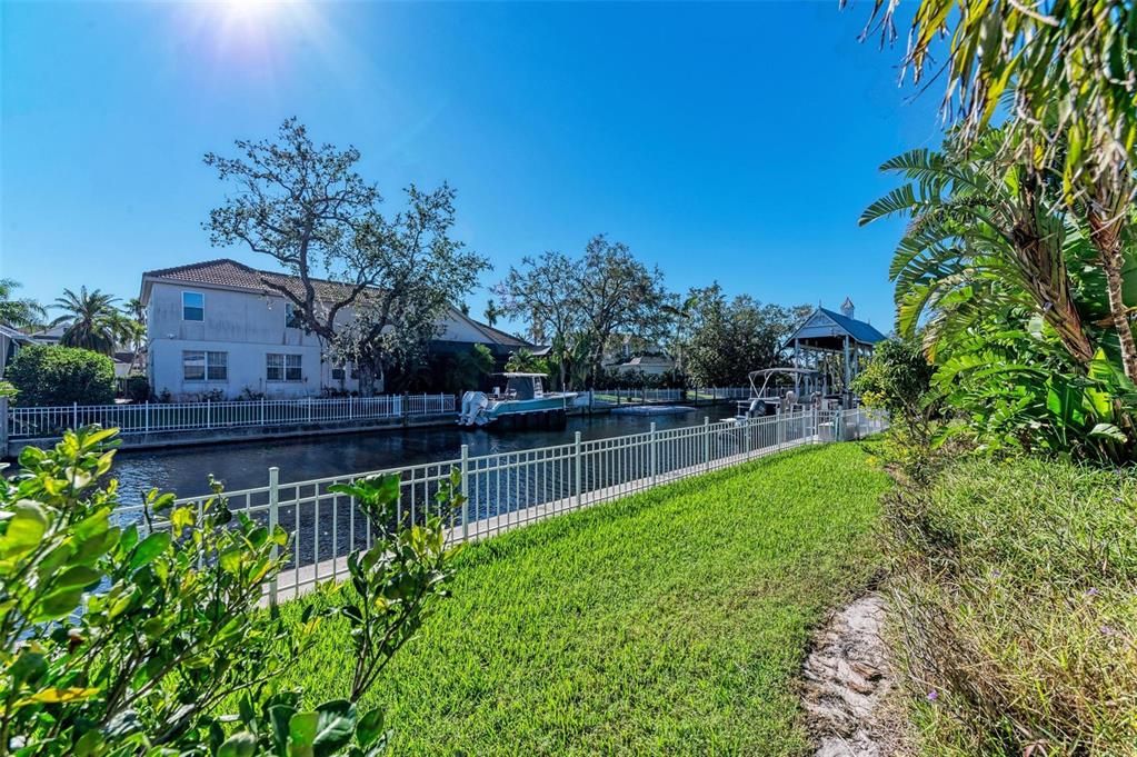 For Sale: $935,000 (2 beds, 2 baths, 1876 Square Feet)