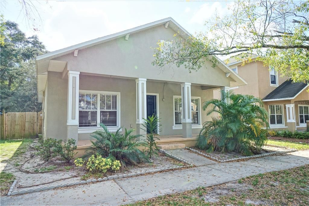 For Rent: $1,995 (4 beds, 2 baths, 1408 Square Feet)