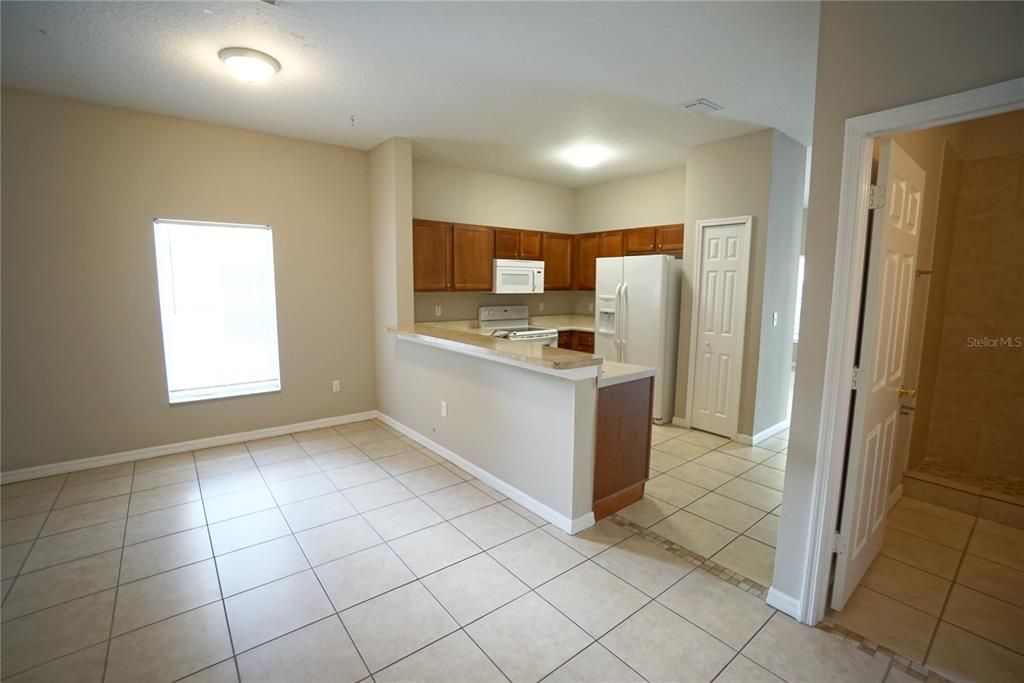 For Rent: $1,995 (4 beds, 2 baths, 1408 Square Feet)