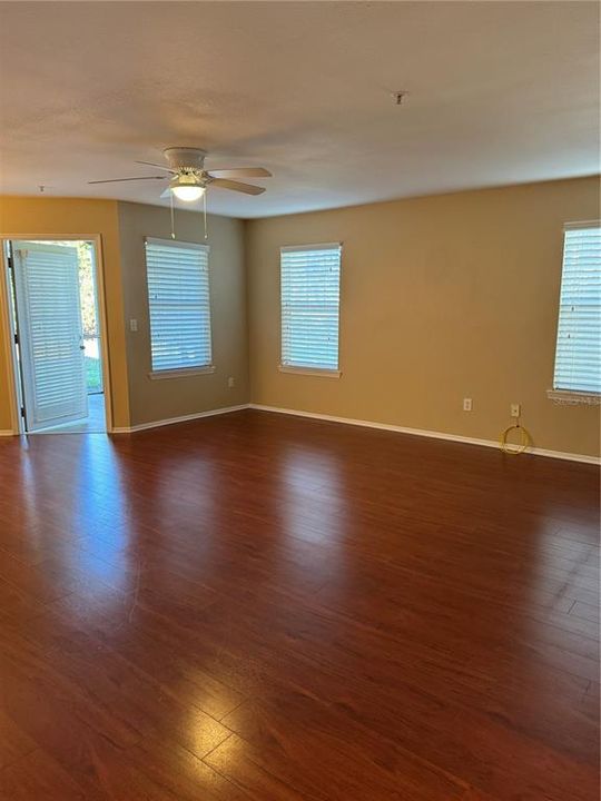 For Sale: $249,900 (2 beds, 2 baths, 1274 Square Feet)