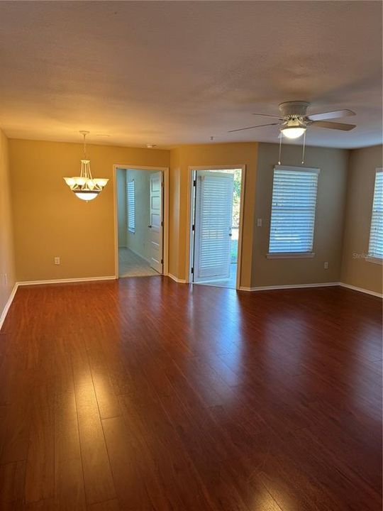 For Sale: $249,900 (2 beds, 2 baths, 1274 Square Feet)