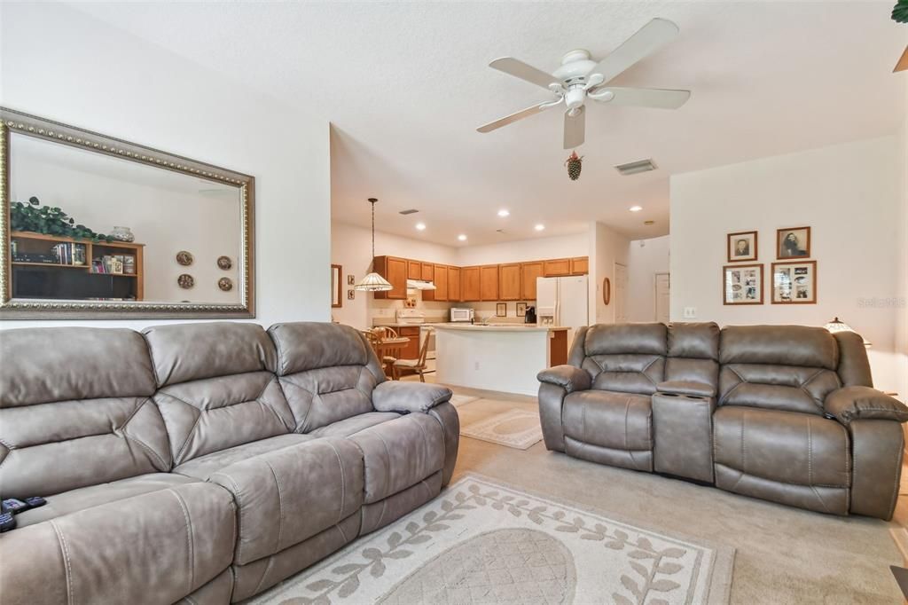 For Sale: $289,900 (3 beds, 2 baths, 1630 Square Feet)