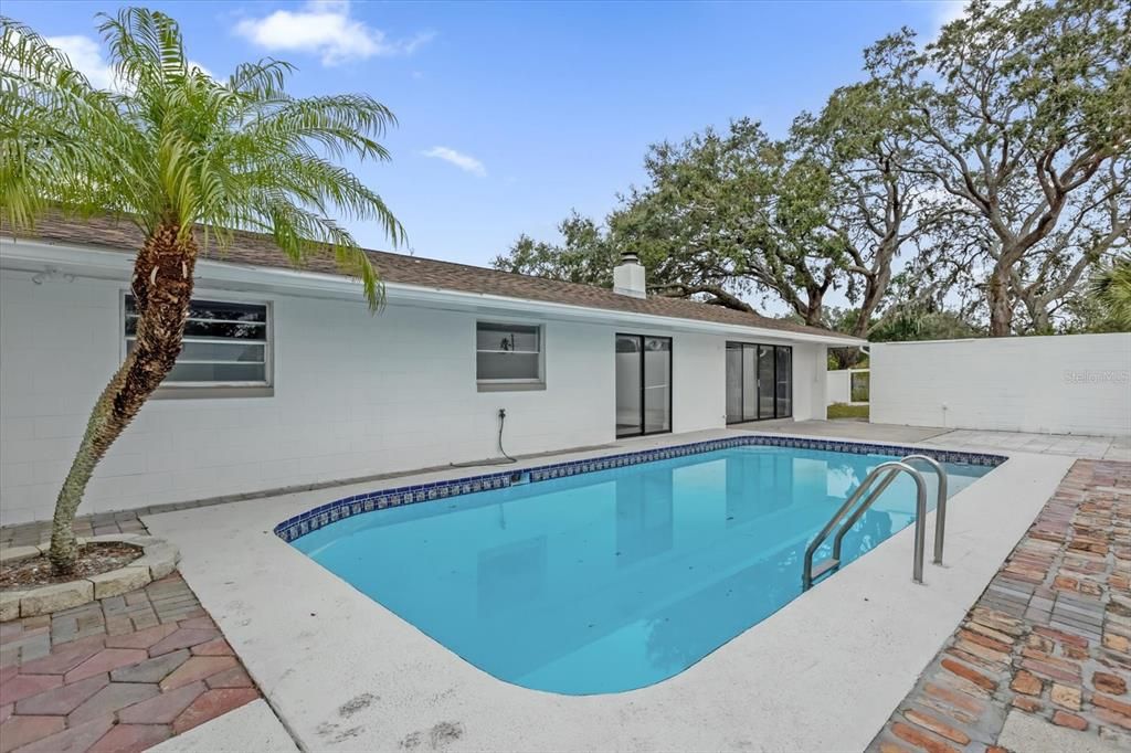 For Sale: $424,900 (4 beds, 2 baths, 1596 Square Feet)