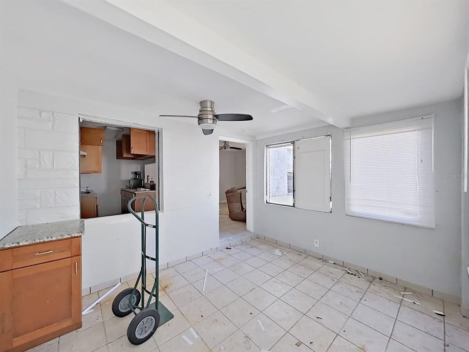 For Sale: $415,000 (2 beds, 2 baths, 1008 Square Feet)