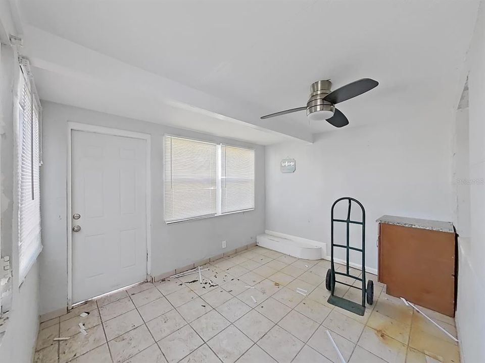 For Sale: $415,000 (2 beds, 2 baths, 1008 Square Feet)