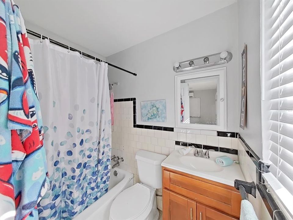 For Sale: $415,000 (2 beds, 2 baths, 1008 Square Feet)