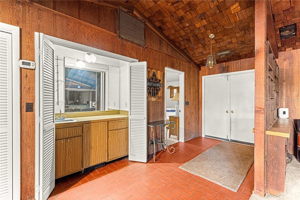 Wet Bar with refridgerator