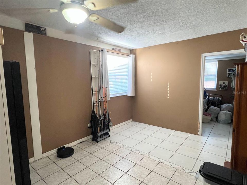 Active With Contract: $250,000 (2 beds, 1 baths, 1004 Square Feet)