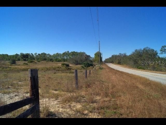 En Venta: $35,700 (1.03 acres)