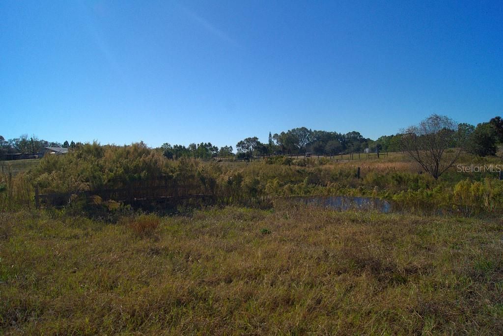 En Venta: $35,700 (1.03 acres)