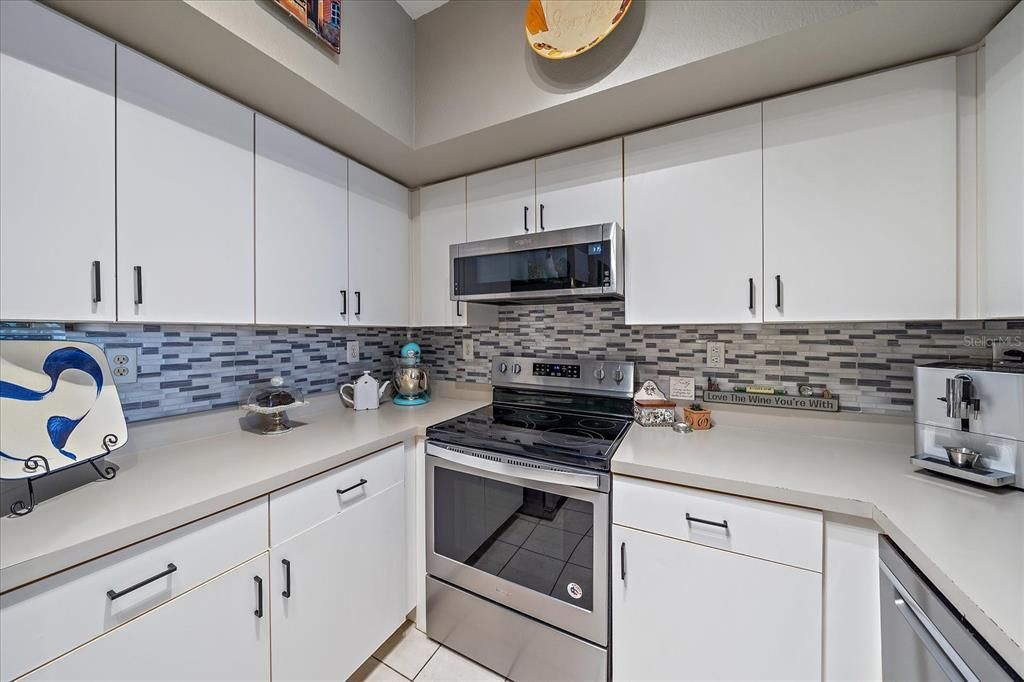 For Sale: $275,000 (2 beds, 2 baths, 1089 Square Feet)