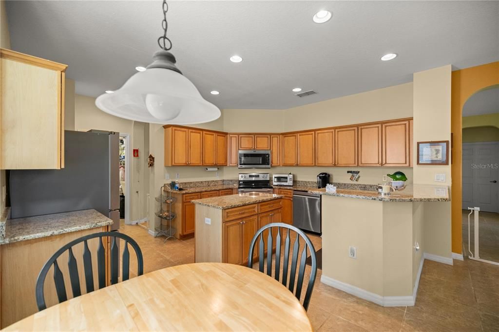 BREAKFAST NOOK (EAT IN AREA) OFF KITCHEN