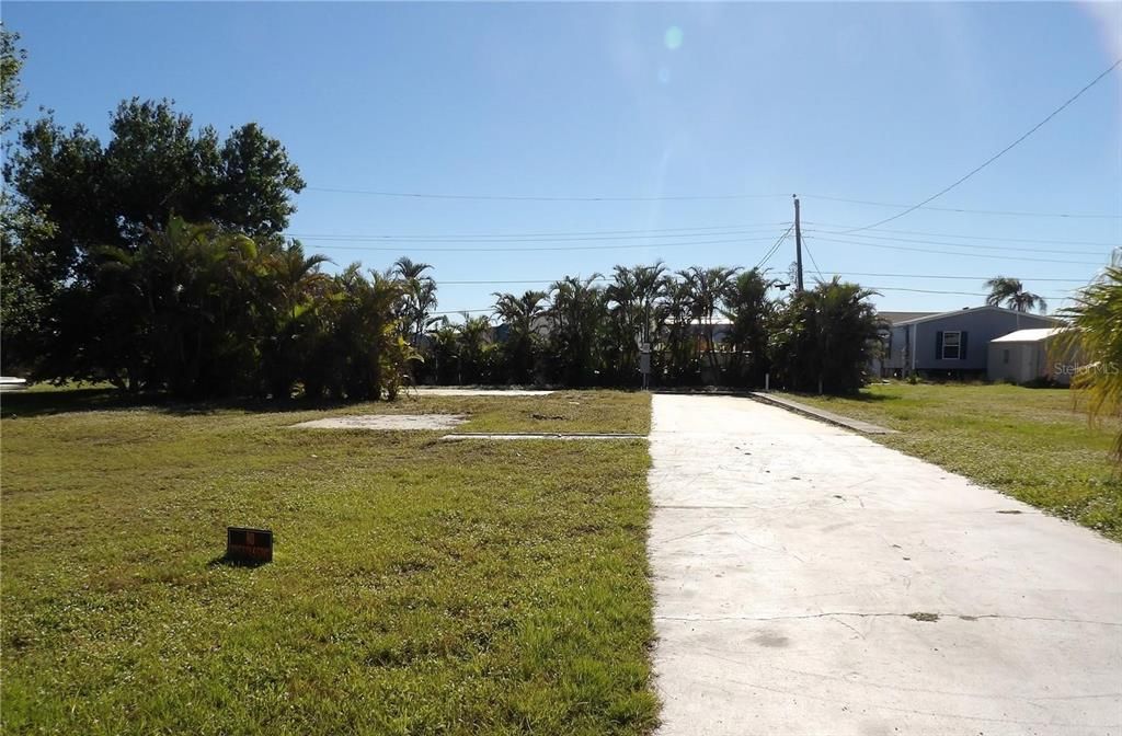 This Vacant lot is zoned for a Manufactured home! It is waiting for you to bring in your new home or to keep as an investment.  Water and Sewer hooked up.