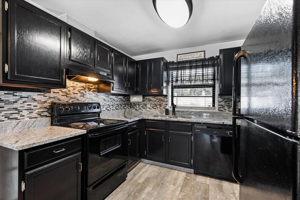 For Sale: $270,000 (2 beds, 1 baths, 1161 Square Feet)