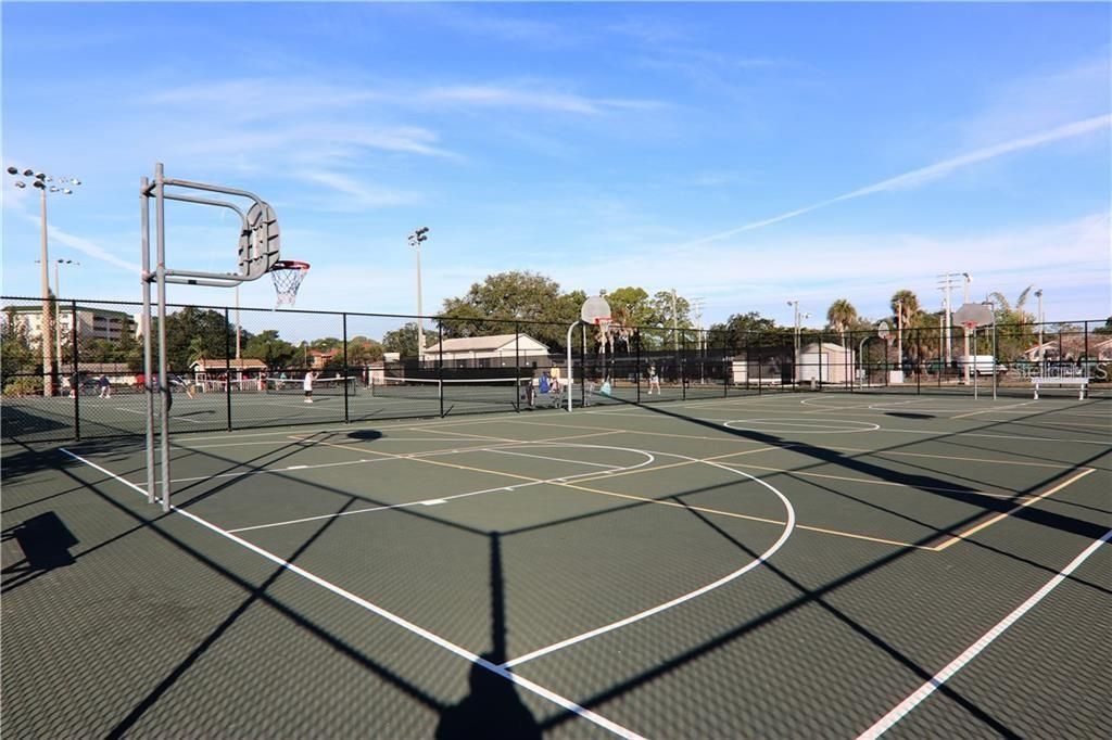 courts downtown open to the public