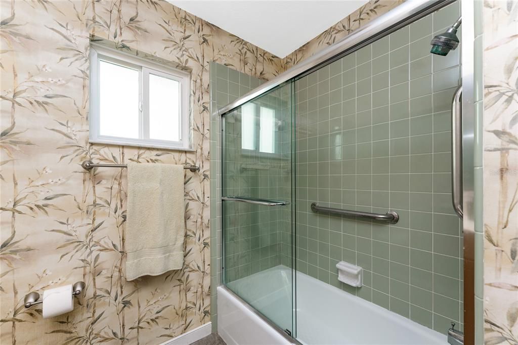 Tub/ Shower combo in Bath 2