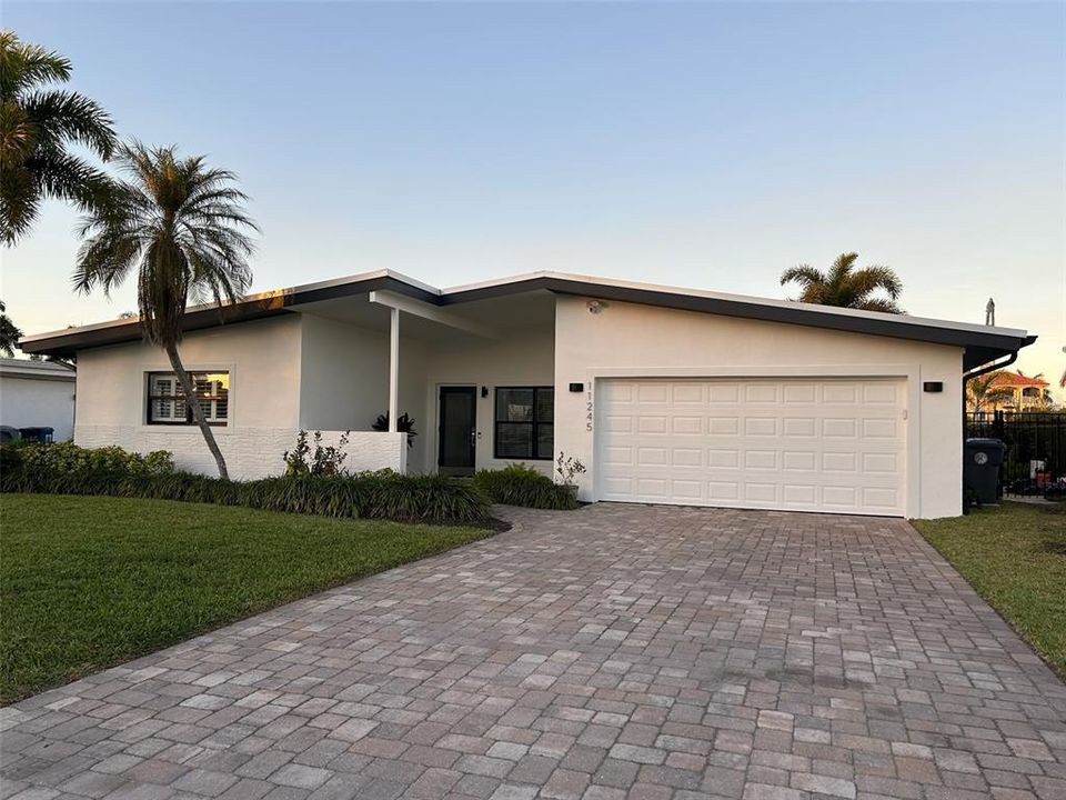 Recently Sold: $735,000 (2 beds, 2 baths, 1763 Square Feet)