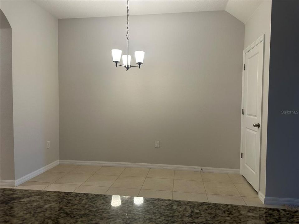 For Rent: $2,300 (3 beds, 2 baths, 1673 Square Feet)