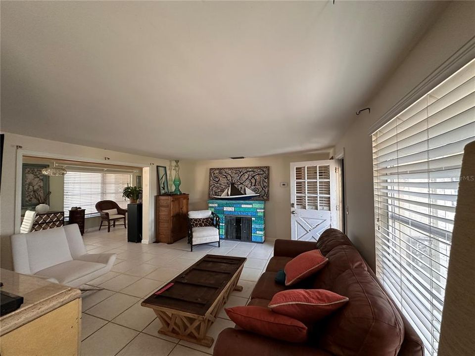 For Sale: $324,500 (3 beds, 2 baths, 1604 Square Feet)