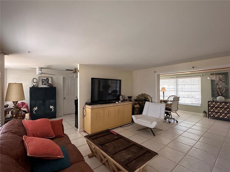 For Sale: $324,500 (3 beds, 2 baths, 1604 Square Feet)