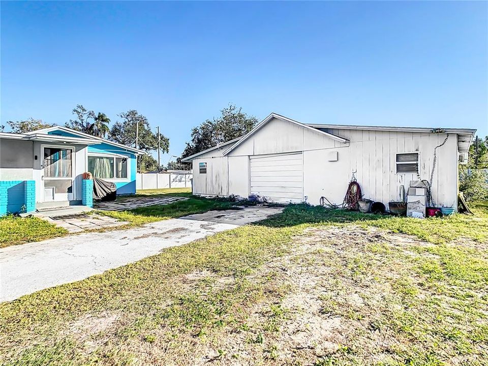 Active With Contract: $360,000 (3 beds, 2 baths, 1300 Square Feet)