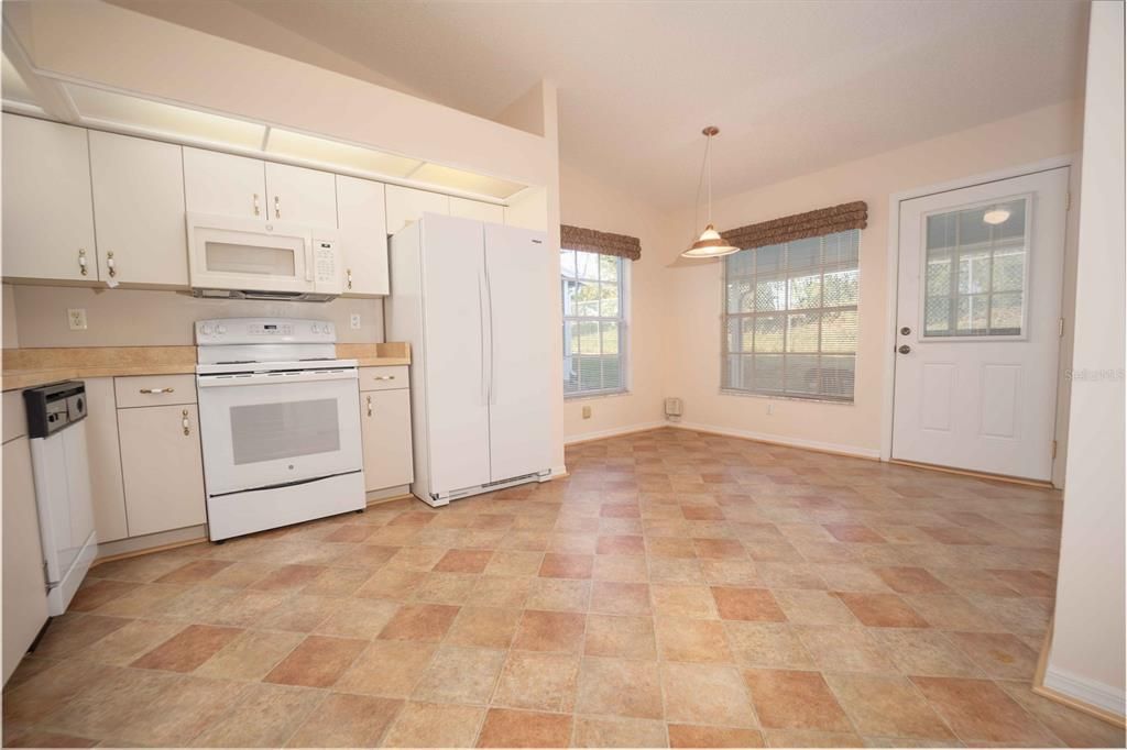 For Sale: $214,000 (2 beds, 2 baths, 1191 Square Feet)