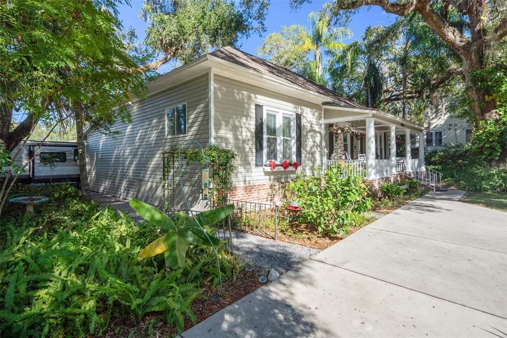 For Sale: $450,000 (3 beds, 2 baths, 1900 Square Feet)