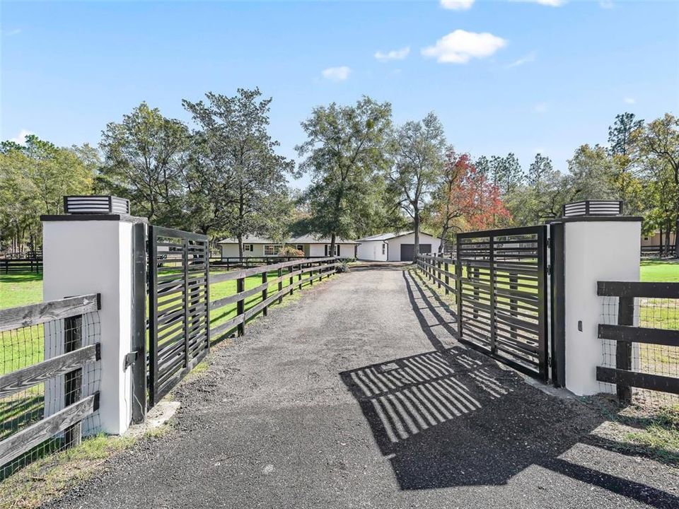 For Sale: $1,995,000 (4 beds, 3 baths, 2482 Square Feet)