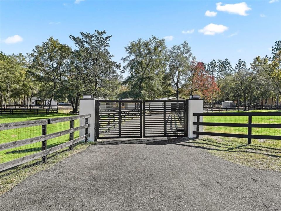 For Sale: $1,995,000 (4 beds, 3 baths, 2482 Square Feet)