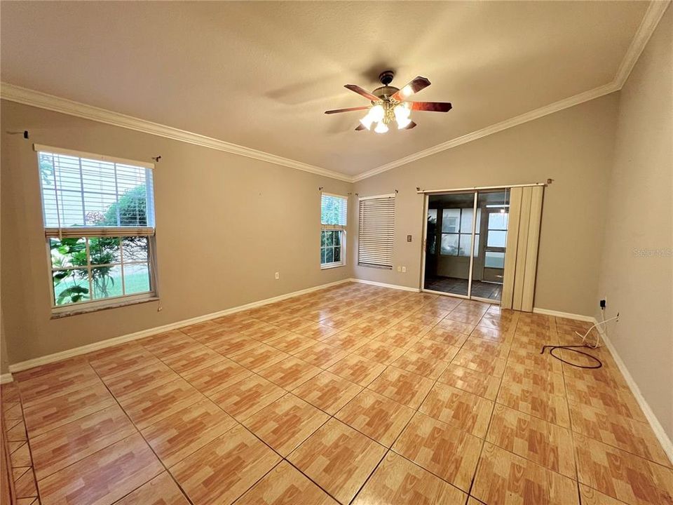 Living room w/ vaulted ceiling