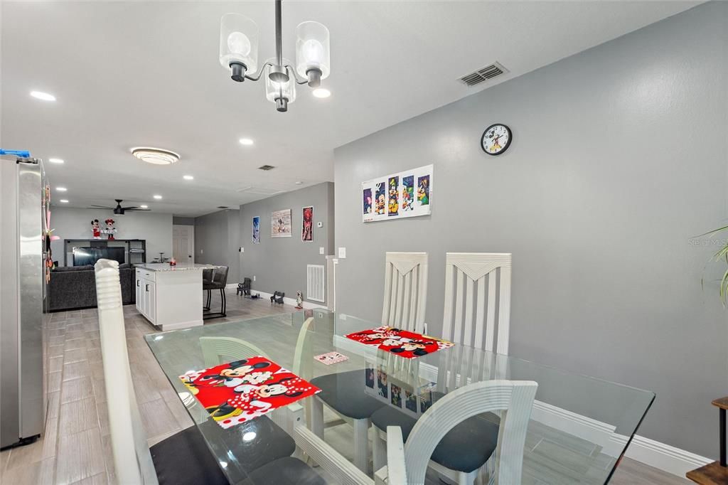 For Sale: $359,900 (4 beds, 2 baths, 1672 Square Feet)