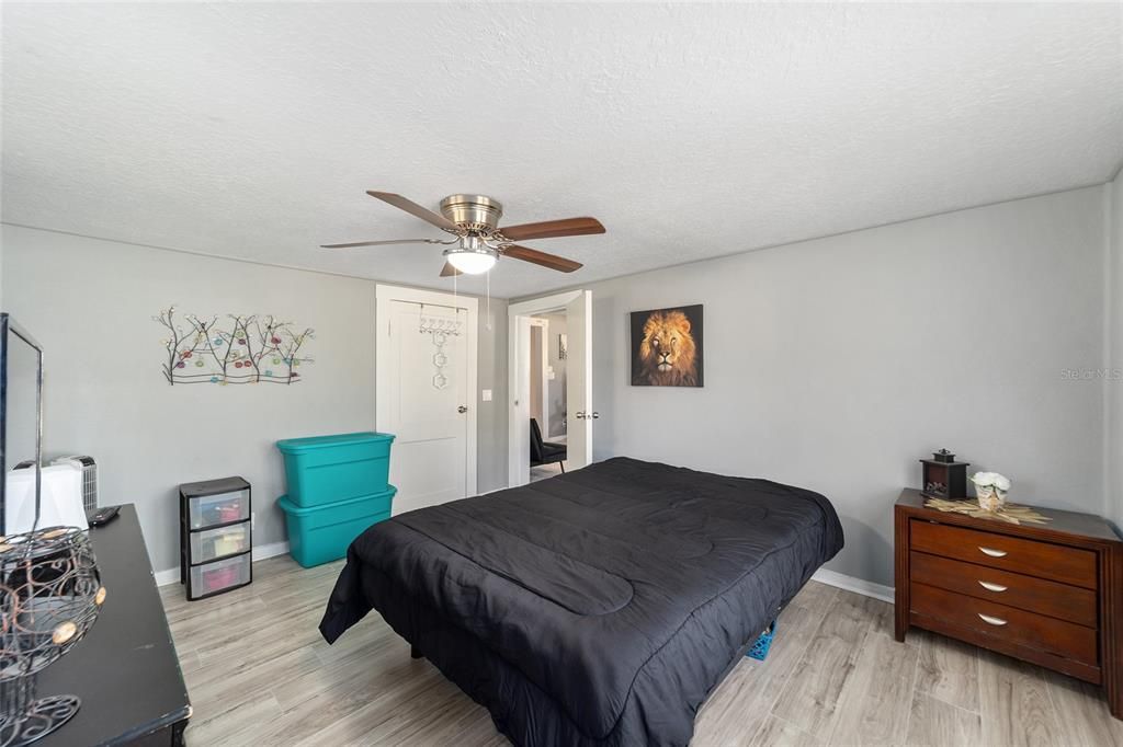 For Sale: $220,000 (3 beds, 1 baths, 1214 Square Feet)