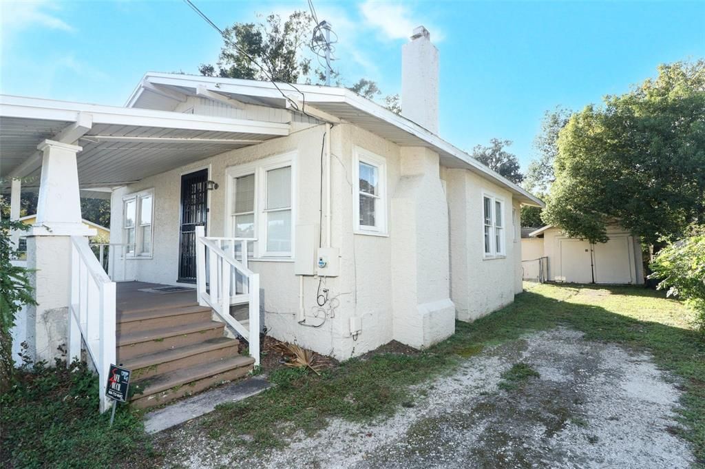 For Sale: $240,000 (2 beds, 1 baths, 1036 Square Feet)