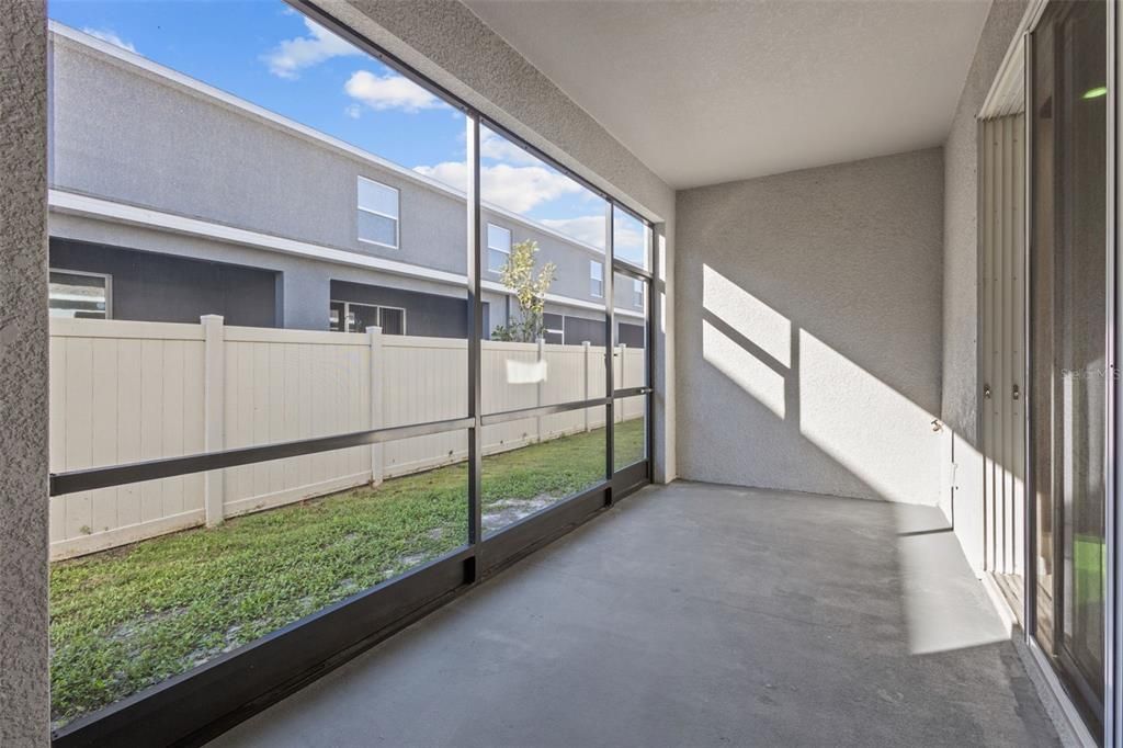 Large Screened in Rear Patio