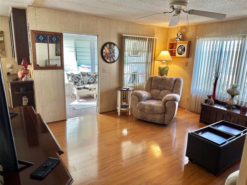 For Sale: $159,000 (2 beds, 1 baths, 1056 Square Feet)