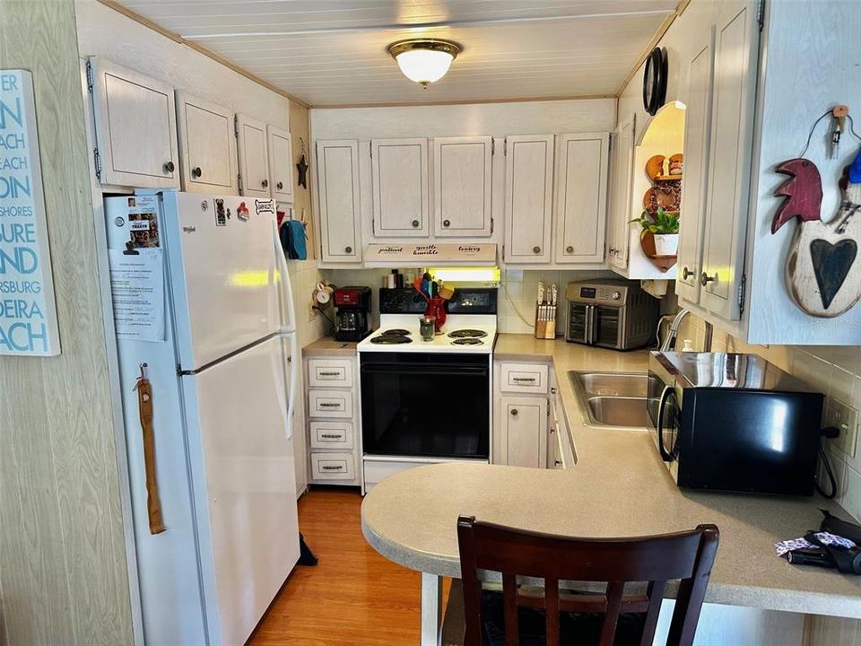 For Sale: $159,000 (2 beds, 1 baths, 1056 Square Feet)