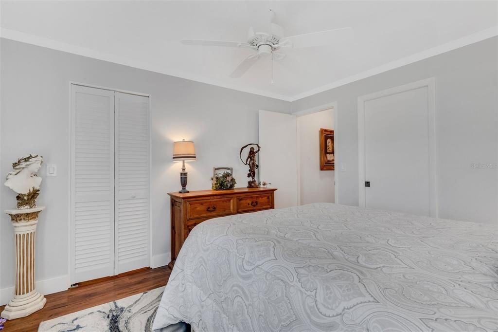 2nd bedroom with large walk-in closet for storage space~