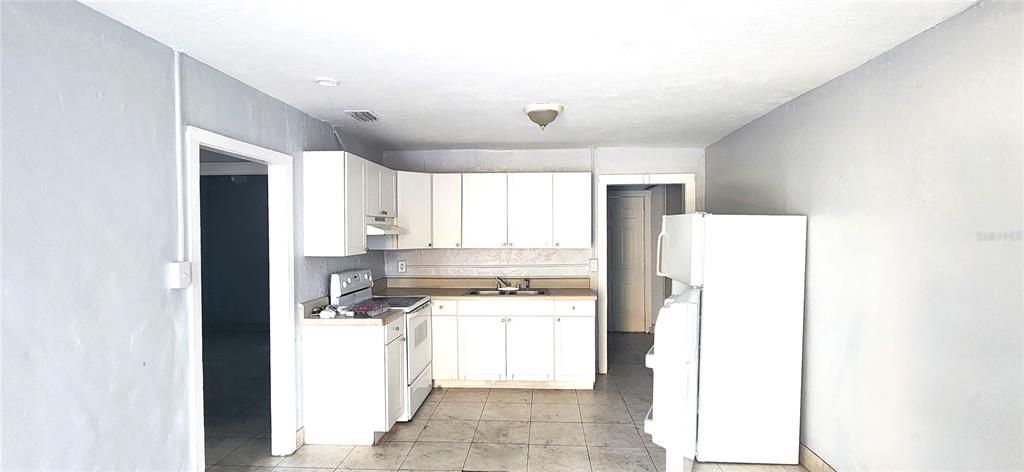 For Sale: $139,300 (2 beds, 1 baths, 720 Square Feet)